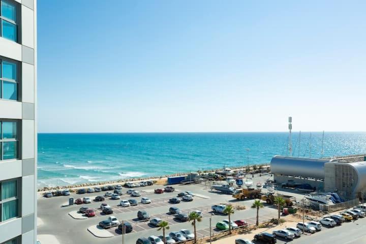Oceanus Apartment Hotel Herzelia Εξωτερικό φωτογραφία